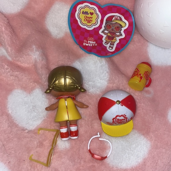 Lol mini sweets chupa chups ball sticker and figure all included - Picture 4 of 4